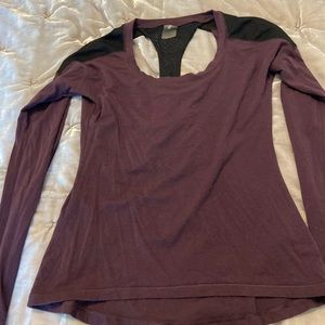 CALIA BY CARRIE UNDERWOOD LONG SLEEVE TOP!